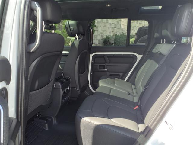 2025 Land Rover Defender 110 V8 P525