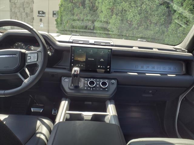 2025 Land Rover Defender 110 V8 P525