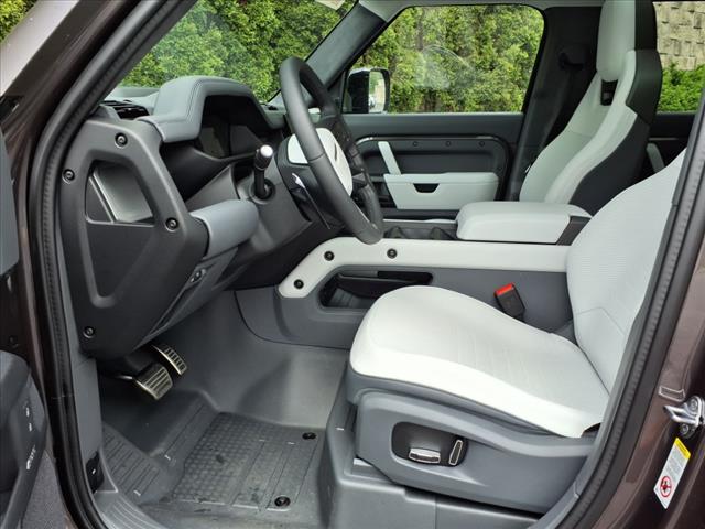 2025 Land Rover Defender 