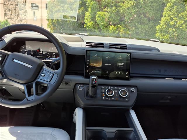 2025 Land Rover Defender 130 P400 S