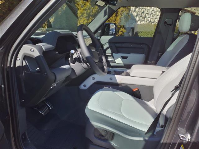 2025 Land Rover Defender 110 V8 P525