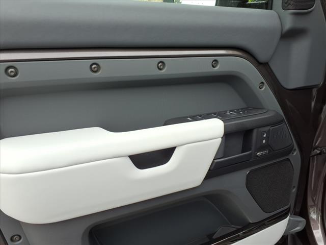 2025 Land Rover Defender 