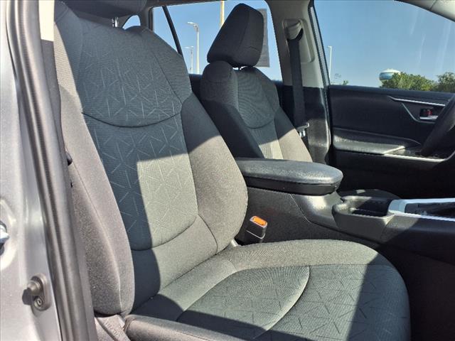 2021 Toyota RAV4 XLE - Photo 10