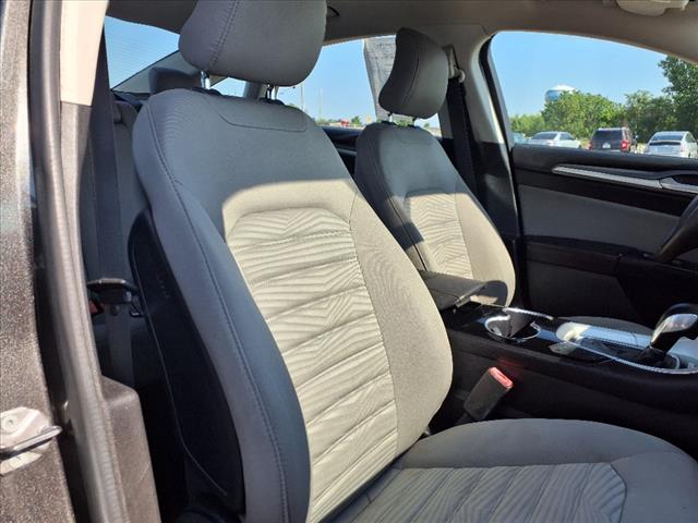 2016 Ford Fusion S - Photo 10