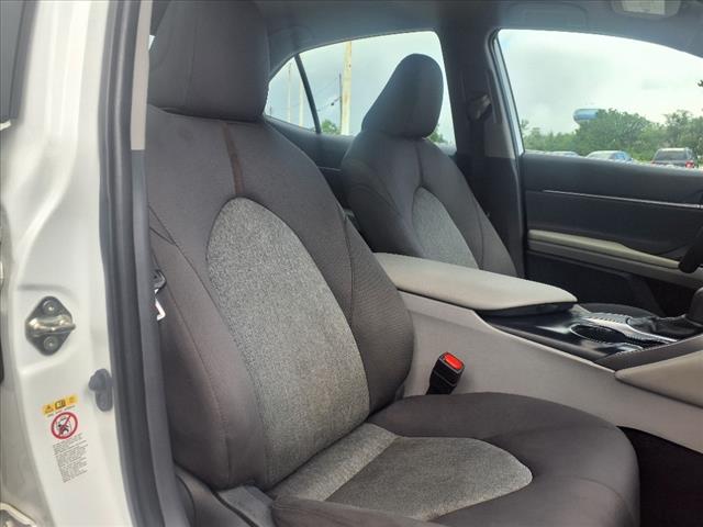 2019 Toyota Camry LE - Photo 10