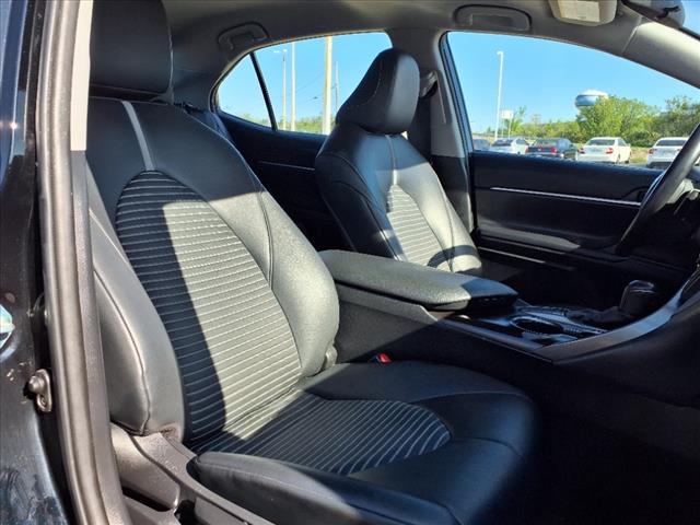 2022 Toyota Camry SE - Photo 10