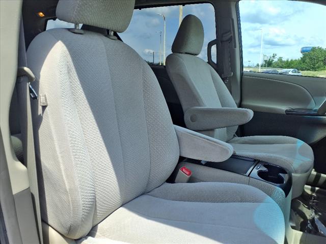 2011 Toyota Sienna LE 8-Passenger - Photo 10
