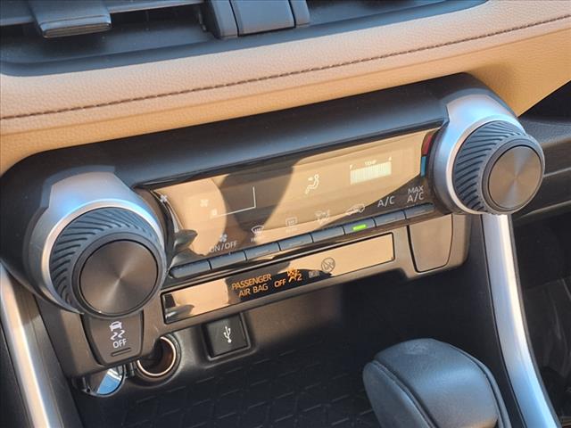 2022 Toyota RAV4 LE - Photo 11