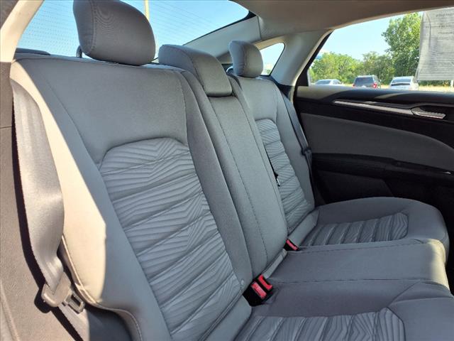 2016 Ford Fusion S - Photo 11