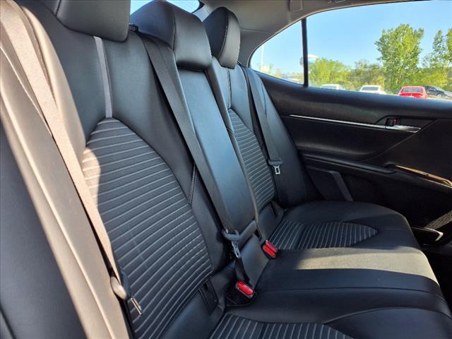 2022 Toyota Camry SE - Photo 11