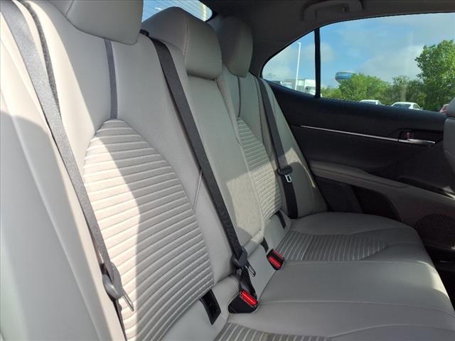 2022 Toyota Camry SE - Photo 11