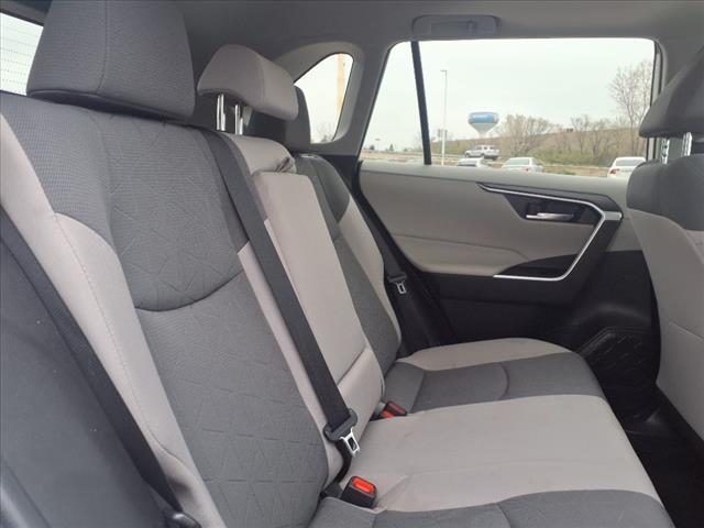 2022 Toyota RAV4 Hybrid XLE - Photo 11