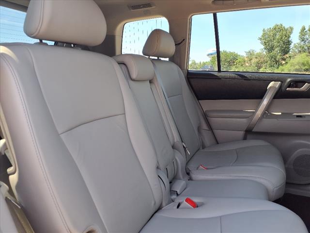 2013 Toyota Highlander SE - Photo 11
