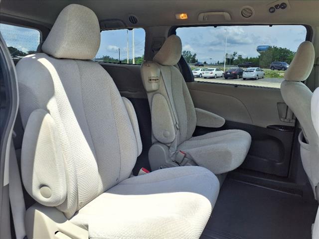 2011 Toyota Sienna LE 8-Passenger - Photo 11