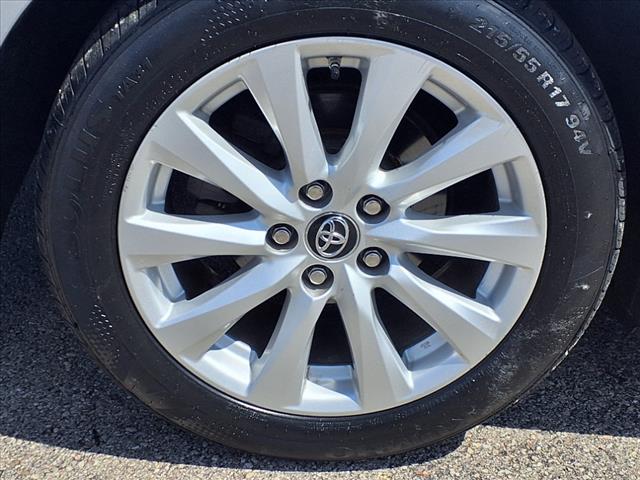 2019 Toyota Camry LE - Photo 12