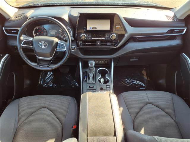 2024 Toyota Highlander LE - Photo 12
