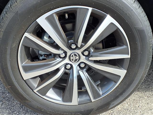 2021 Toyota Venza LE - Photo 12