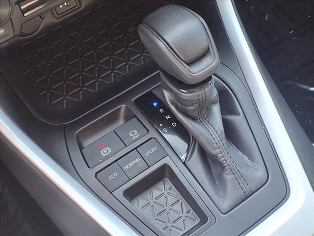 2024 Toyota RAV4 LE - Photo 13