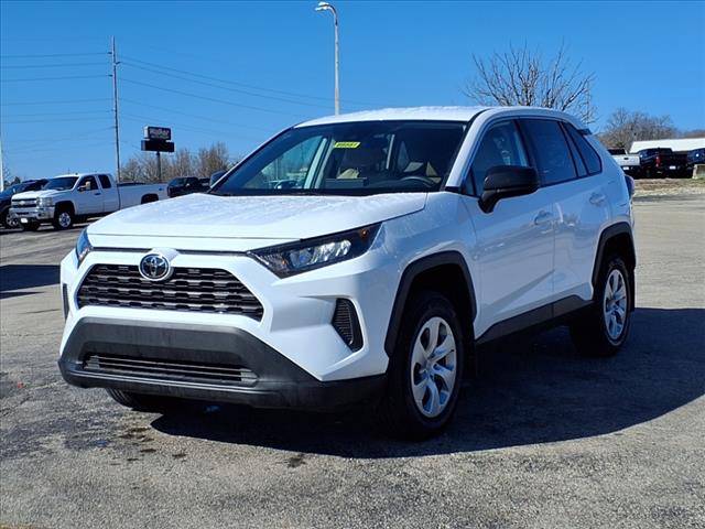 2022 Toyota RAV4 LE - Photo 13