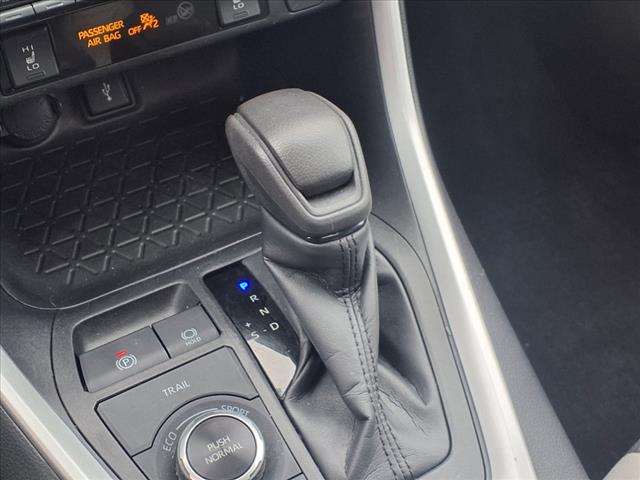 2022 Toyota RAV4 Hybrid XLE - Photo 13
