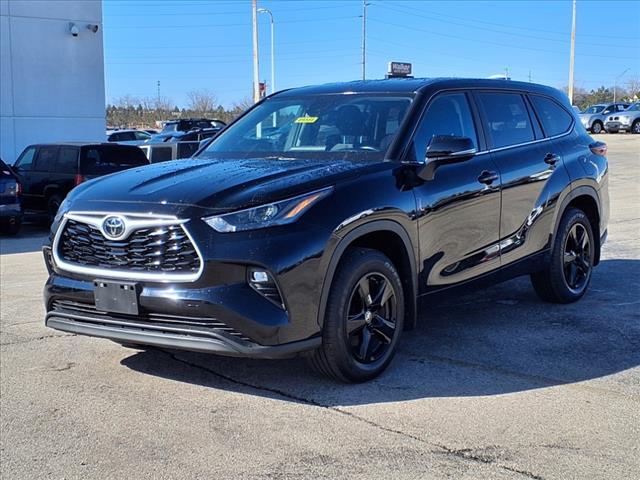 2024 Toyota Highlander LE - Photo 13