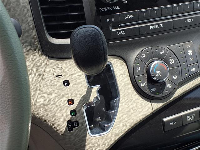 2011 Toyota Sienna LE 8-Passenger - Photo 13