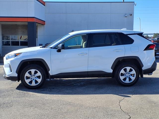 2022 Toyota RAV4 LE - Photo 14