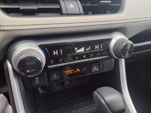 2022 Toyota RAV4 Hybrid XLE - Photo 14