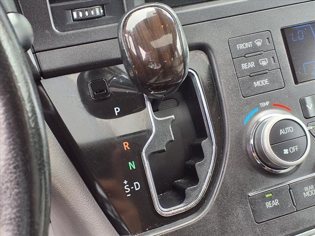 2018 Toyota Sienna XLE 7-Passenger - Photo 14