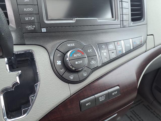 2011 Toyota Sienna  - Photo 15
