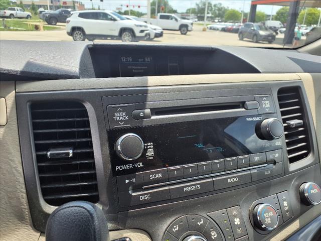 2011 Toyota Sienna LE 8-Passenger - Photo 15