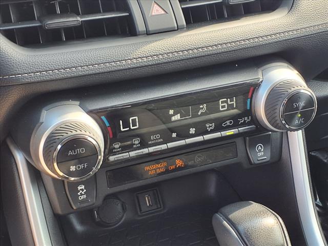 2021 Toyota RAV4 XLE - Photo 16