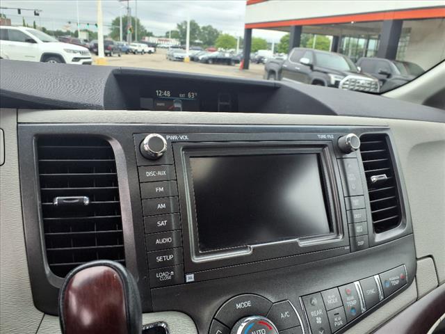 2011 Toyota Sienna  - Photo 16
