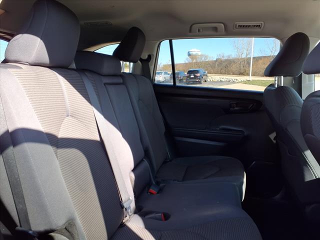 2024 Toyota Highlander LE - Photo 16