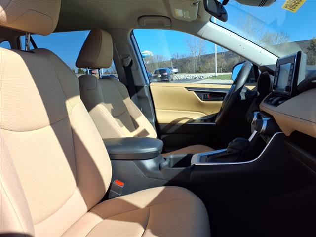 2022 Toyota RAV4 LE - Photo 17