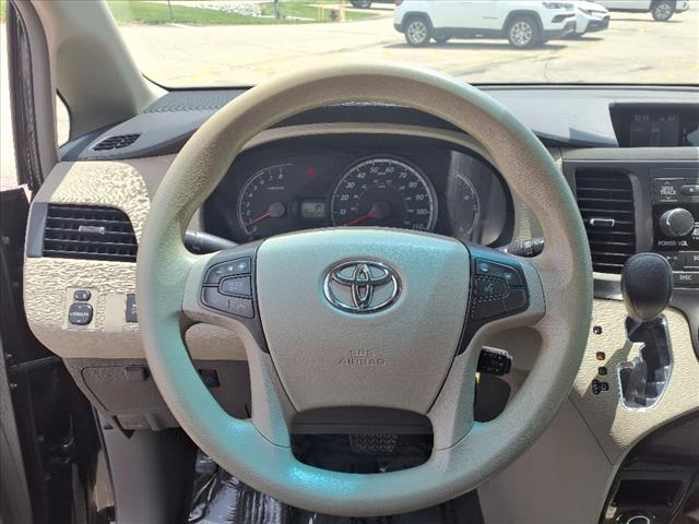 2011 Toyota Sienna LE 8-Passenger - Photo 18