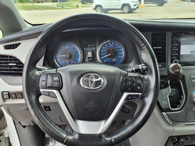 2018 Toyota Sienna XLE 7-Passenger - Photo 19