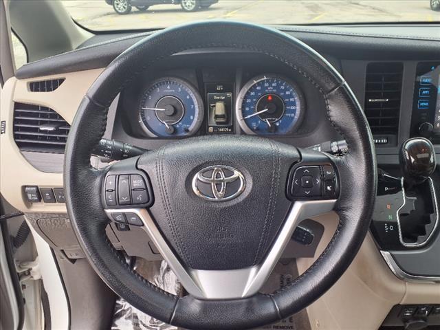 2015 Toyota Sienna XLE 8-Passenger - Photo 19