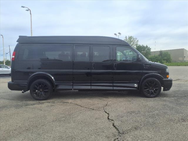 2020 GMC Savana 2500 - Photo 2