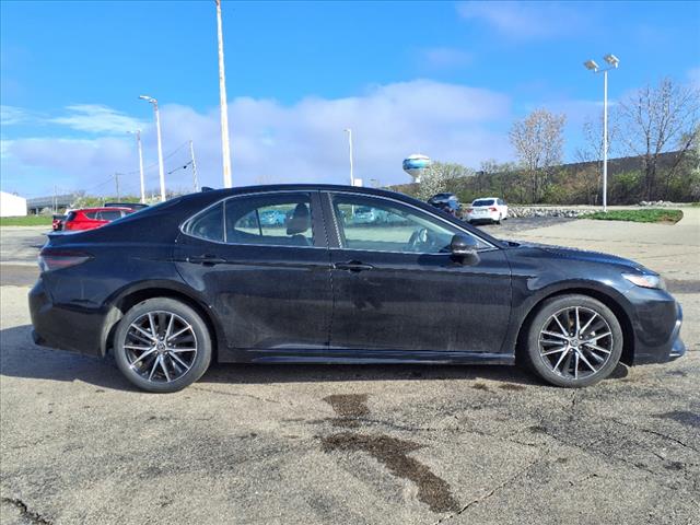 2024 Toyota Camry SE - Photo 2