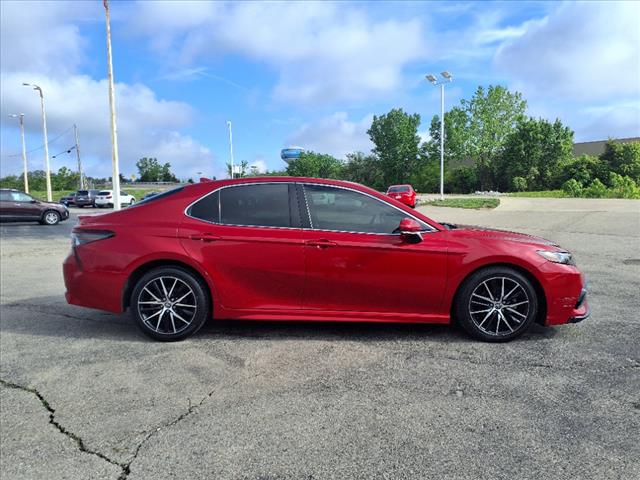 2022 Toyota Camry SE - Photo 2