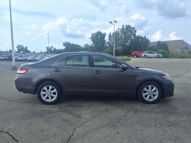 2011 Toyota Camry LE - Photo 2
