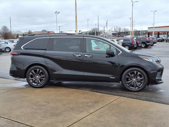 2021 Toyota Sienna XSE 7-Passenger - Photo 2