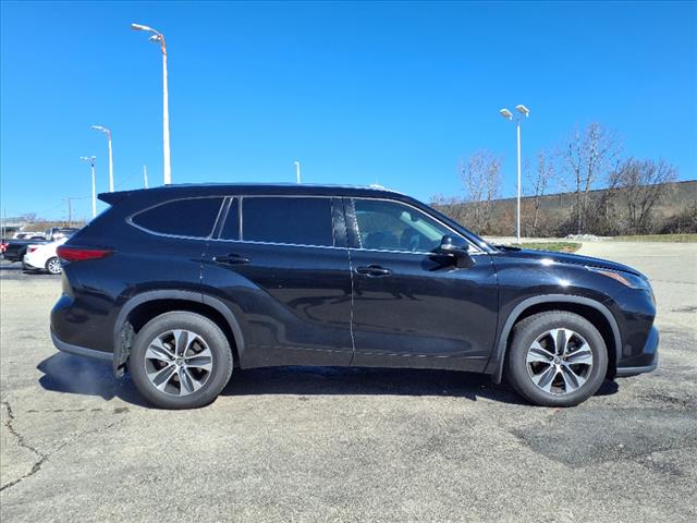 2021 Toyota Highlander XLE - Photo 2