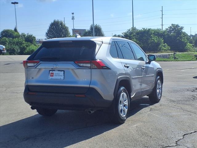 2024 Toyota RAV4 LE - Photo 3