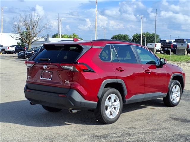 2021 Toyota RAV4 XLE - Photo 3