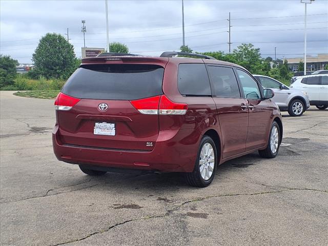 2011 Toyota Sienna  - Photo 3