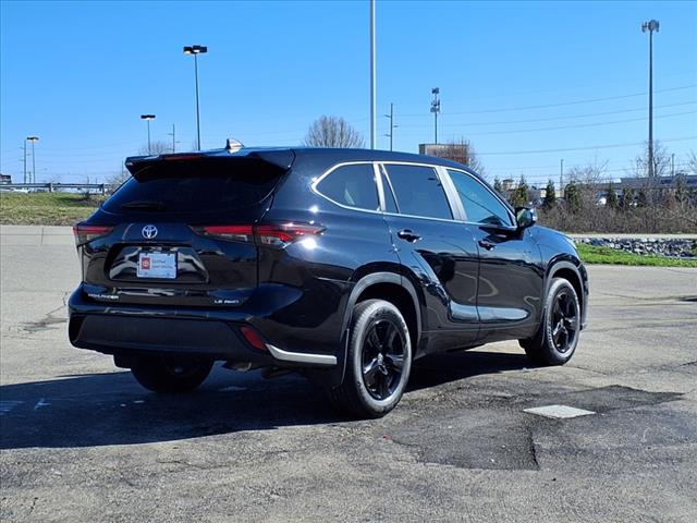 2024 Toyota Highlander LE - Photo 3