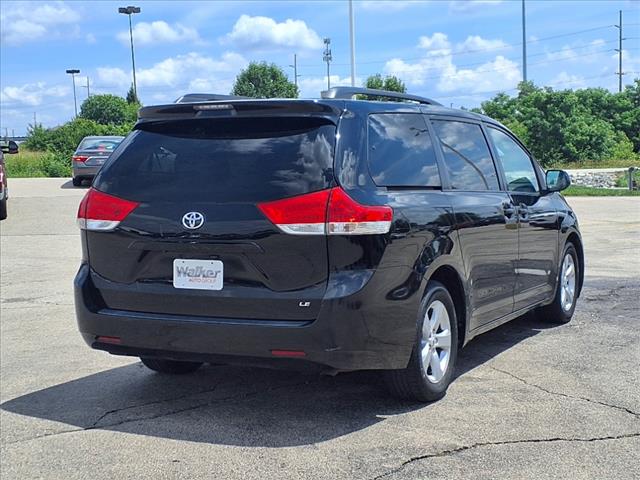 2011 Toyota Sienna LE 8-Passenger - Photo 3