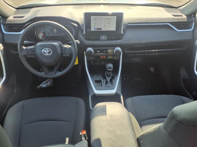2024 Toyota RAV4 LE - Photo 4
